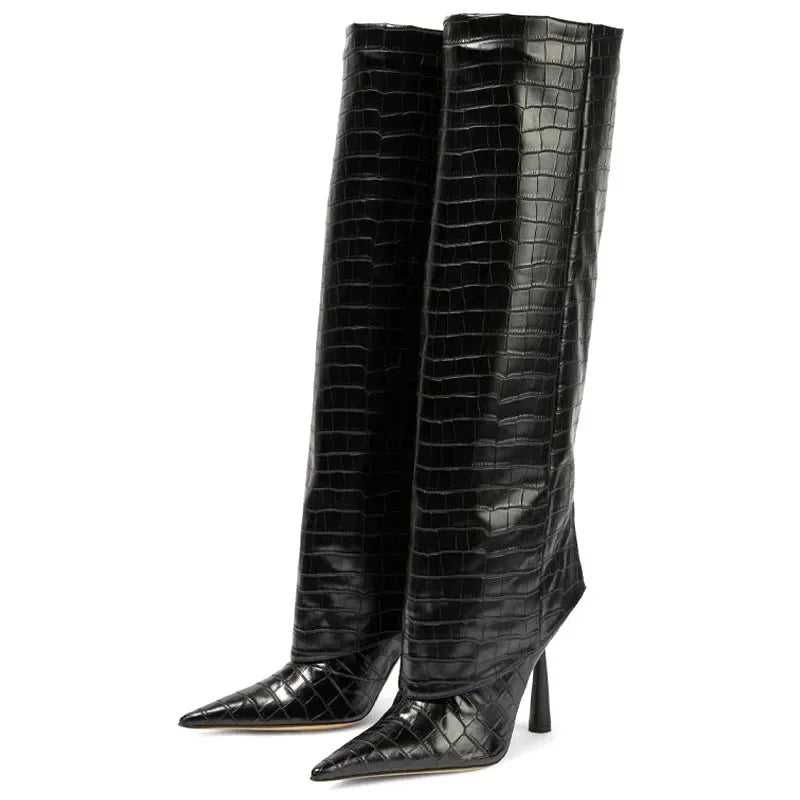 Kniehohe Stiefel mit spitzer Zehenpartie und dünnem Absatz