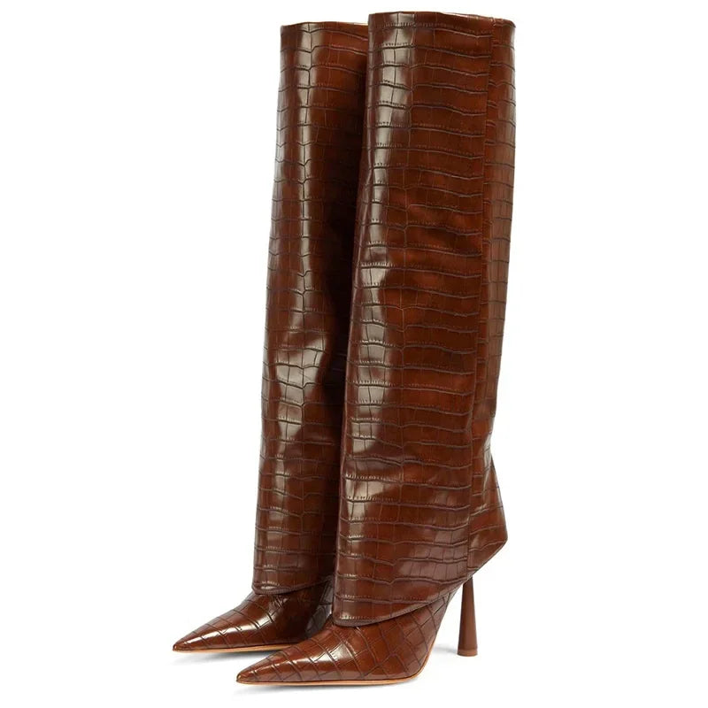 Kniehohe Stiefel mit spitzer Zehenpartie und dünnem Absatz