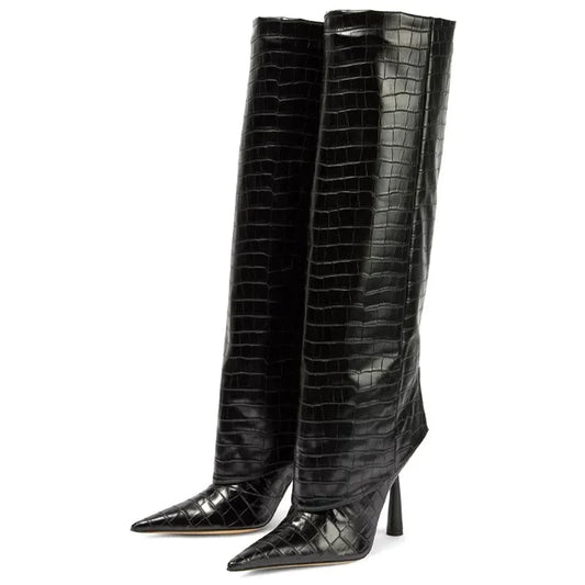Kniehohe Stiefel mit spitzer Zehenpartie und dünnem Absatz