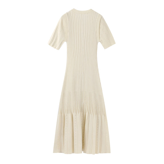 Slim-Fit-Kleid aus Strick mit rundem Ausschnitt und einem Knopf